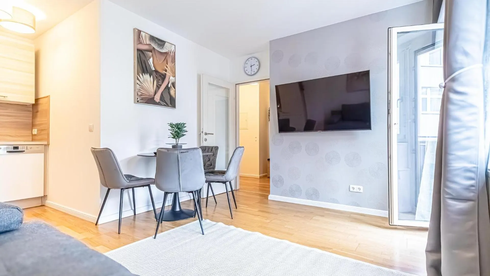 Modern 1Br & 1Lr Apt With Balcony 9-Min To City Center Wiedeń Apartament