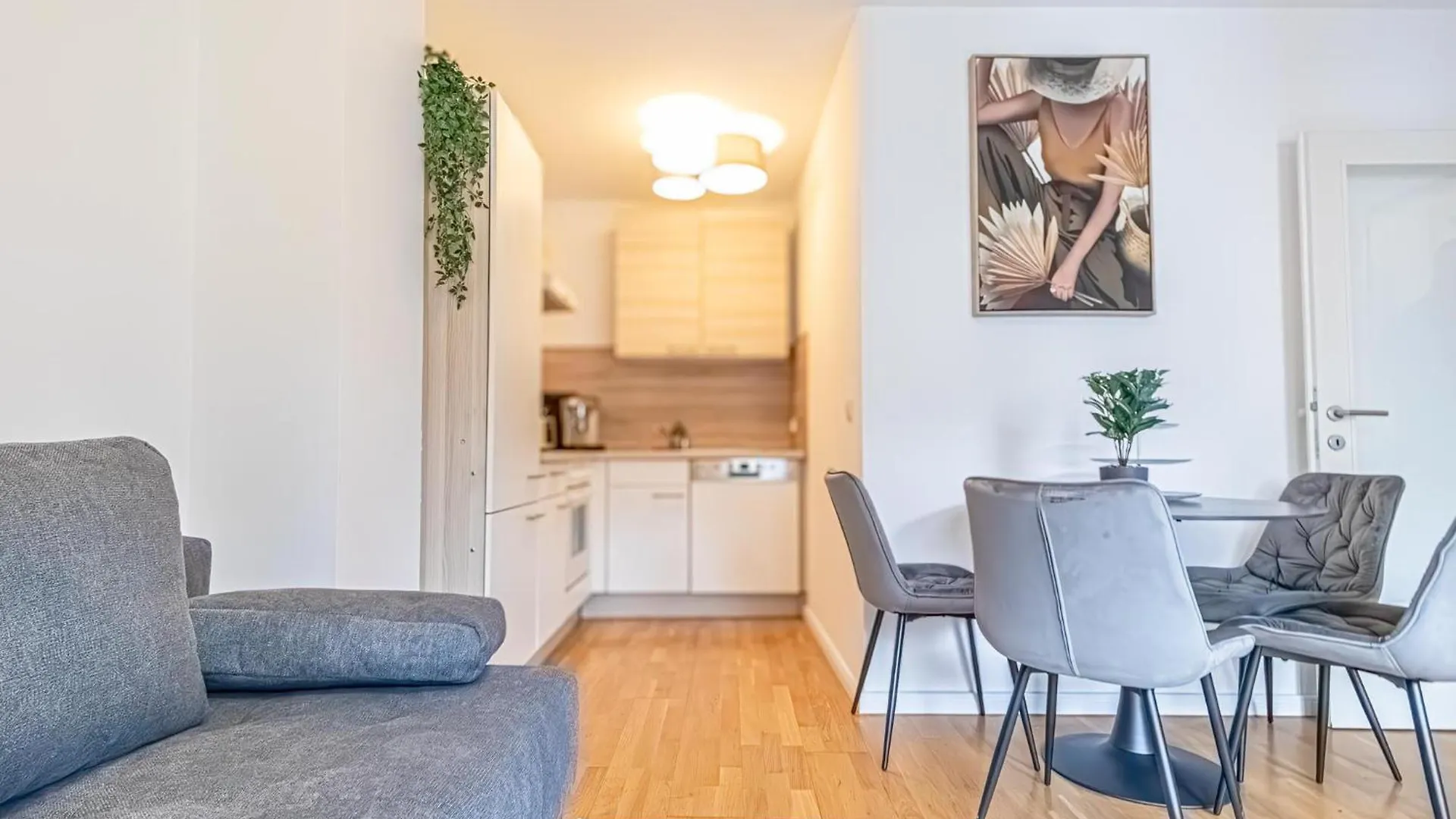Modern 1Br & 1Lr Apt With Balcony 9-Min To City Center Wien