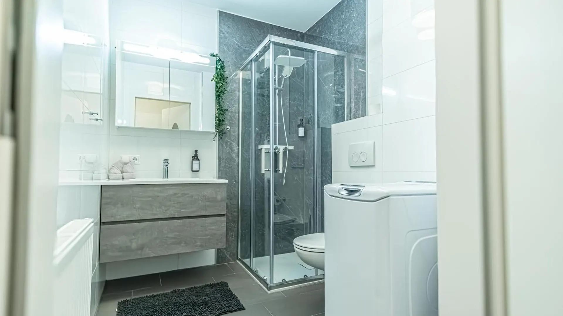 Modern 1Br & 1Lr Apt With Balcony 9-Min To City Center Vienna 0*,