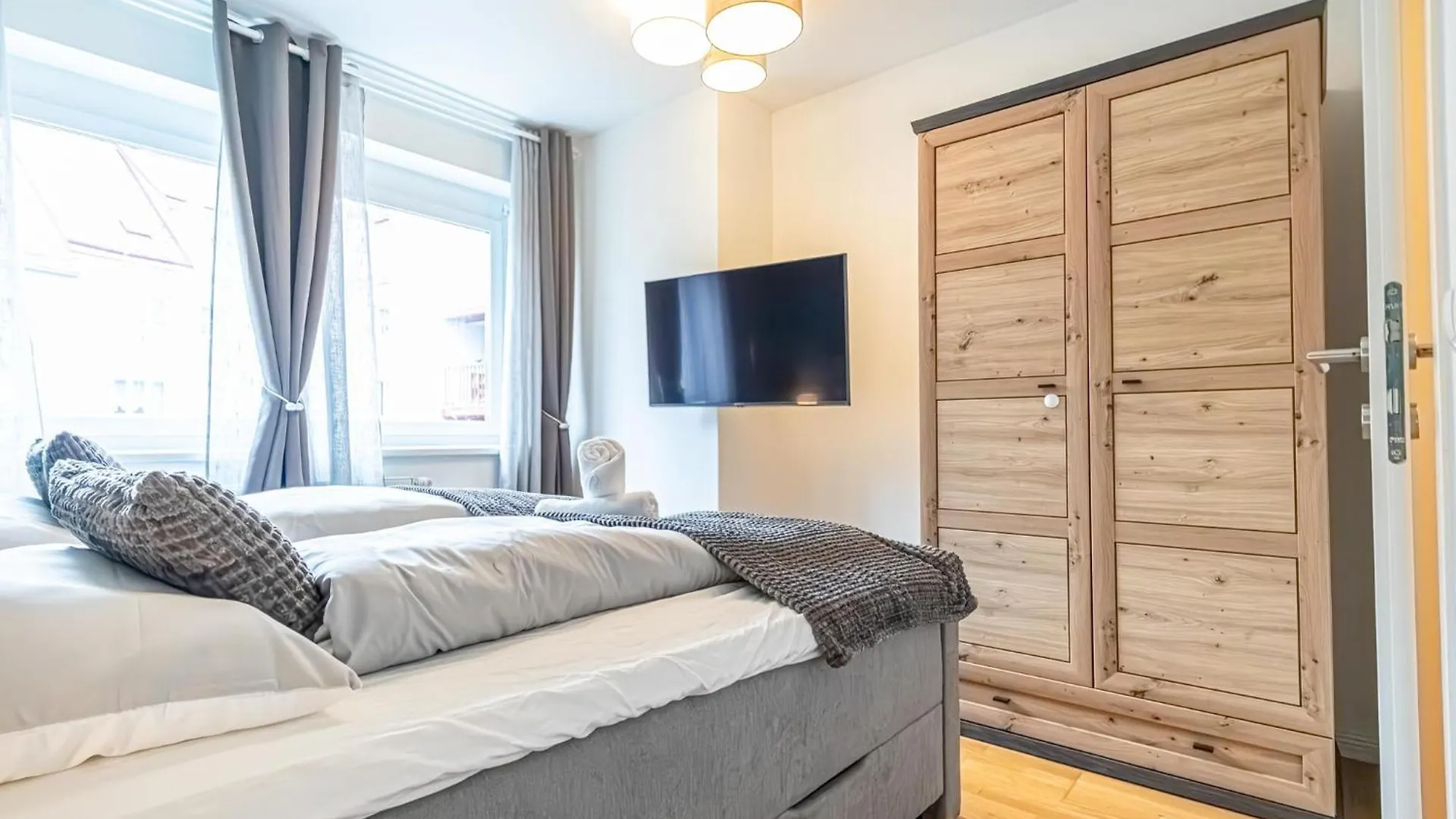 Modern 1Br & 1Lr Apt With Balcony 9-Min To City Center Vienna Apartment